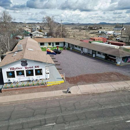 The Aztec Motel & Creative Space Seligman Exteriör bild
