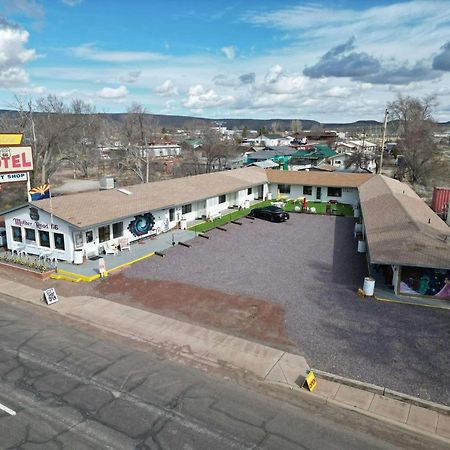 The Aztec Motel & Creative Space Seligman Exteriör bild