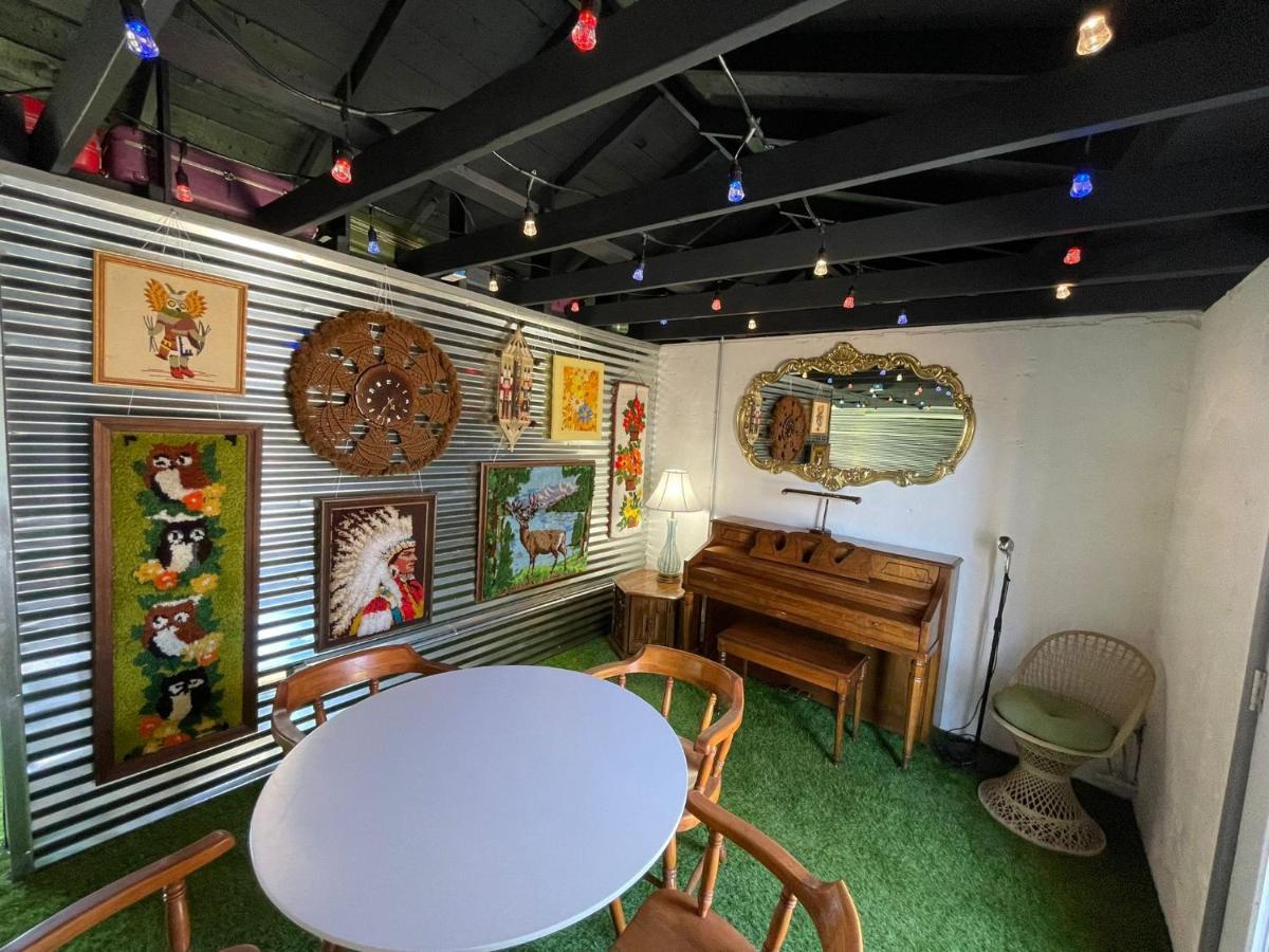 The Aztec Motel & Creative Space Seligman Exteriör bild