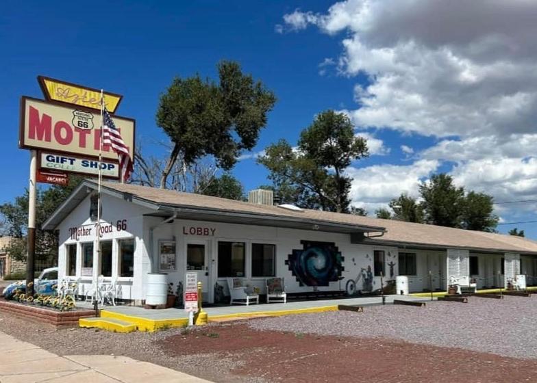 The Aztec Motel & Creative Space Seligman Exteriör bild